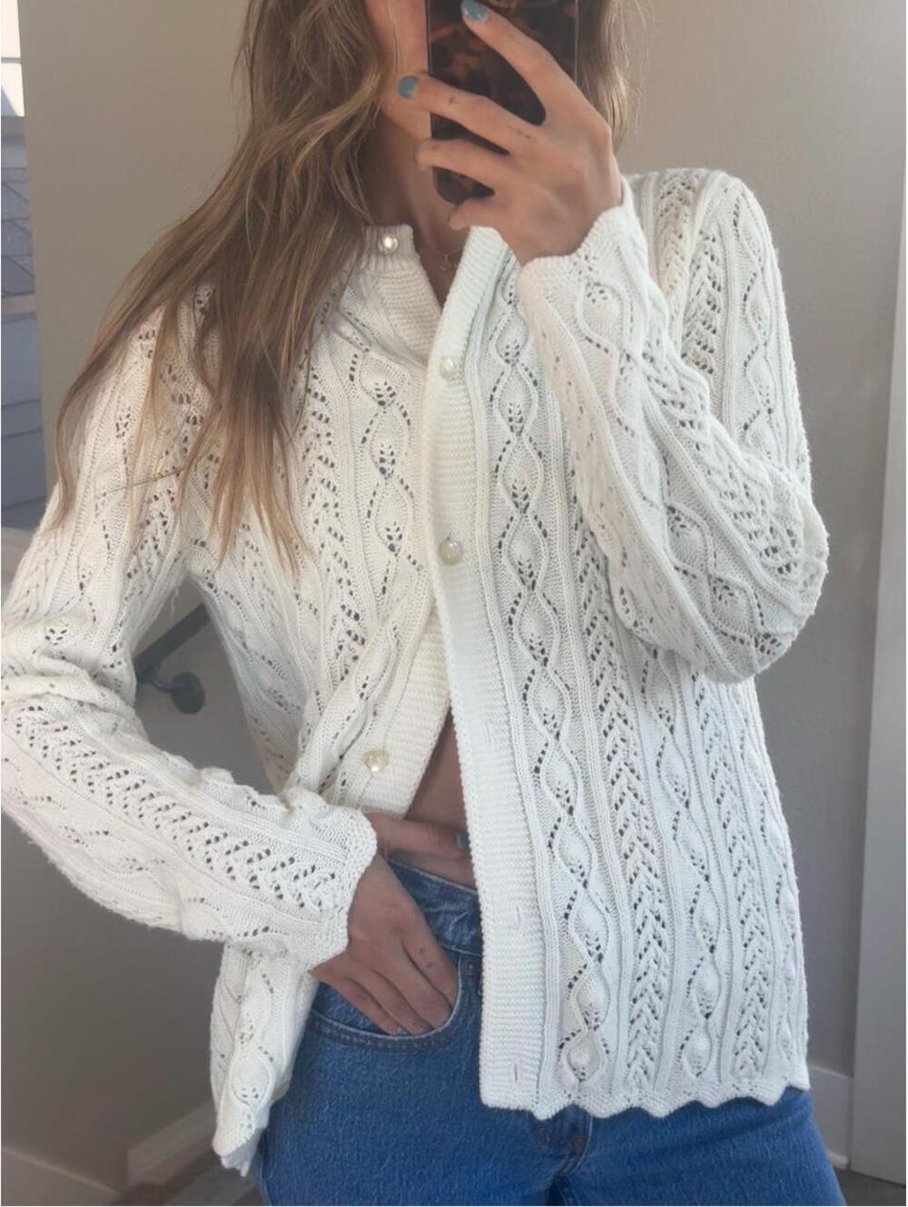 Vintage White cable knit cardigan with pearly buttons #cableknit #pearlbuttons